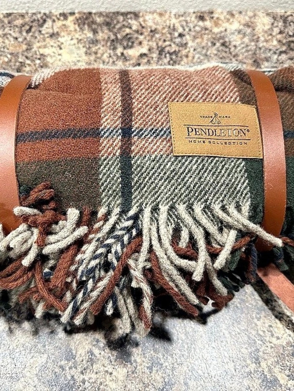 Pendleton Home Collection Plaid Blanket with Leather Carrier NWT